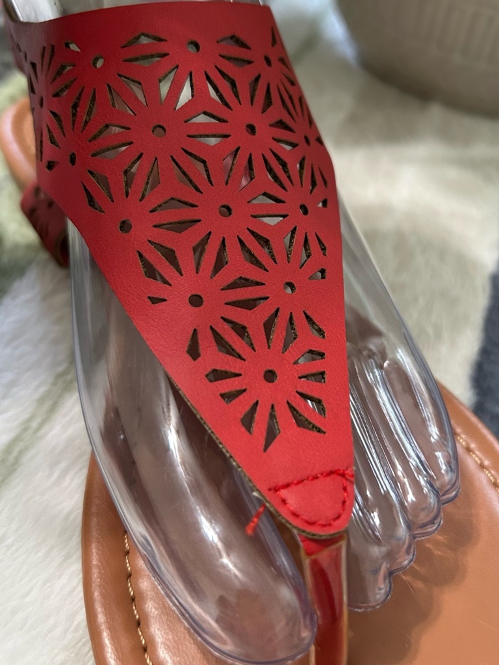 NWOT New York & Company Red Laser-Diamond Cut Thong Sandals - Women Size 10 - Picture 2 of 5